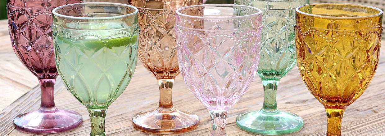 Saint-Émilion farverige vinglas og drikkeglas med mønster til elegant borddækning