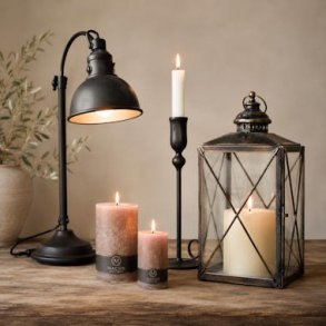 Lys & Belysning med bordlampe, lysestage, lanterne og stearinlys hos Liljeh�j