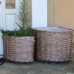 To h�ndlavede fletkurve med plastfor til boligindretning