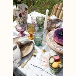 aix dug med blomsterprint og opd�kning med glas og service