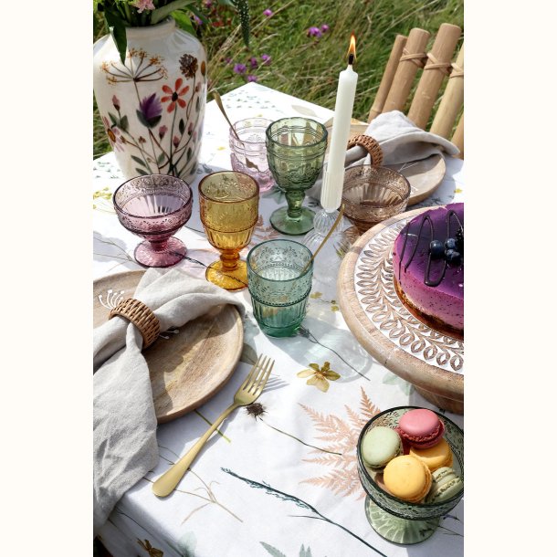 aix dug med blomsterprint og opd�kning med glas og service