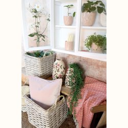 Velour pude med elegant rosa farve