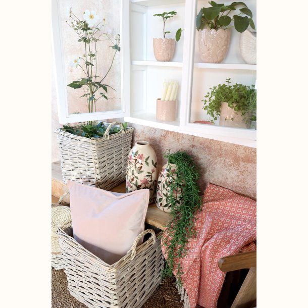 Velour pude med elegant rosa farve