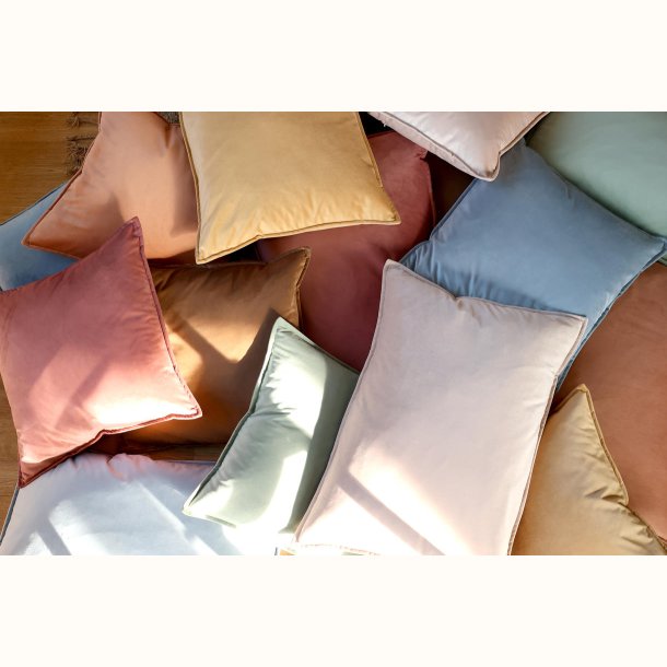 Bl�de velour puder i st�vede farver