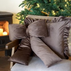 Mocca sl�jfe p� stol ved juletr�
