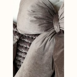 Detalje af mocca sl�jfe med glimmer