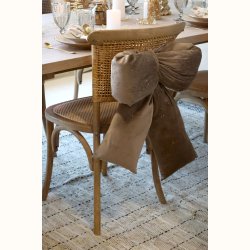 Veloursl�jfe mocca ved bord