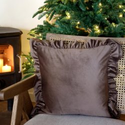 Mocca pude med fl�se p� stol