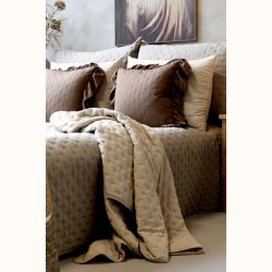 Aix Soft quilt i h�r p� sofa