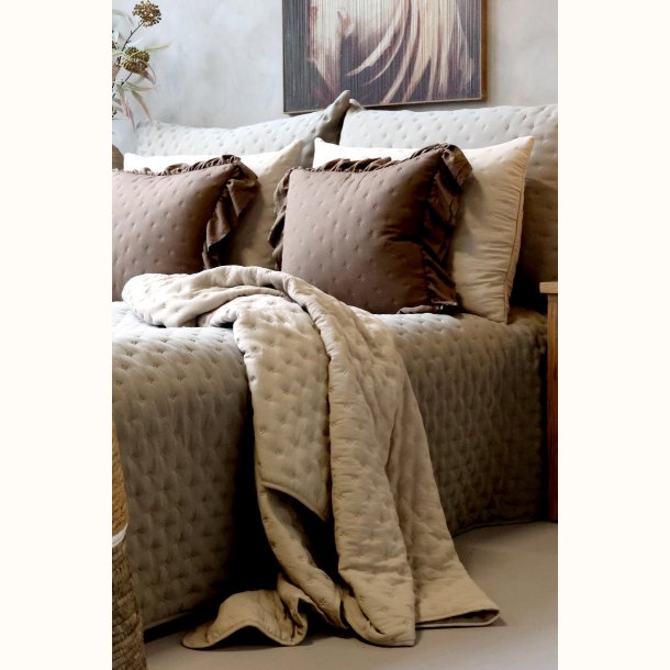 Aix Soft quilt i h�r p� sofa