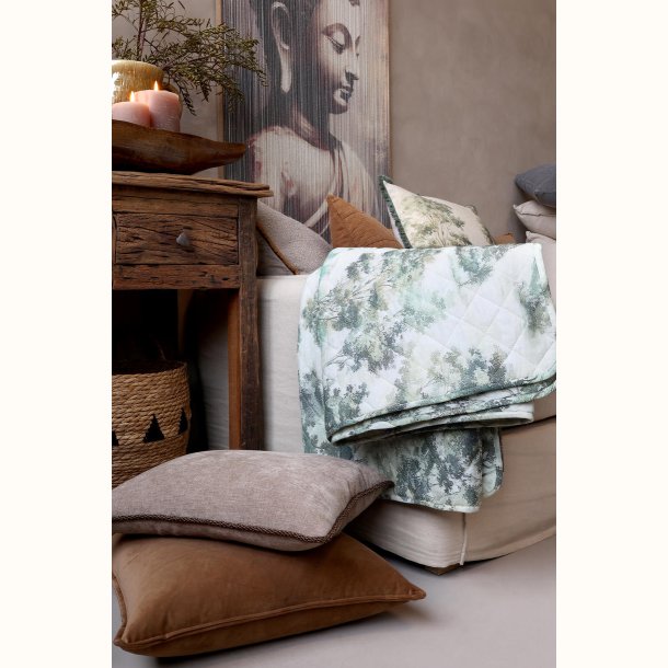 Aix quilt med blomsterprint i creme og oliven