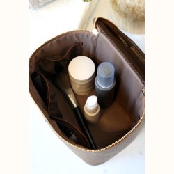 Toilettaske coffee med flasker og lommer