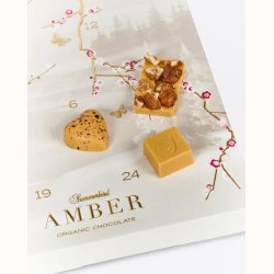 Amber-chokolade, fyldte stykker og dragerede hasseln�dder fra Summerbird julekalender