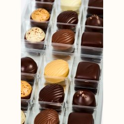 N�rbillede af Summerbird Collection 18 chokolader i bakke