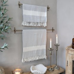 Dekorativ knager�kke i messing med h�ndkl�der