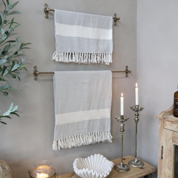 Dekorativ knager�kke i messing med h�ndkl�der