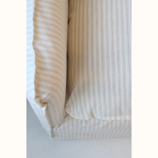 n�rbillede af arml�n p� sofa i h�r