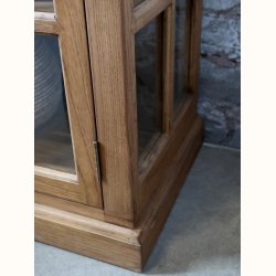 Marseille Vitrine m. 4 l�ger og 4 skuffer