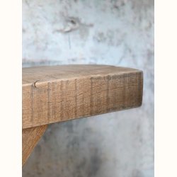 Bordplade med rustik finish i tr�