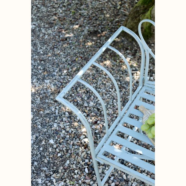 detalje af ryg p� metal b�nk