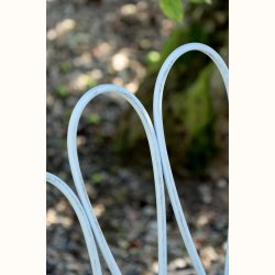 detalje af stoleryg i lysebl�t jern caf�s�t