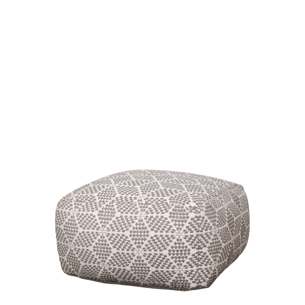 loungepuf med m�nster i mocca og creme p� gulv