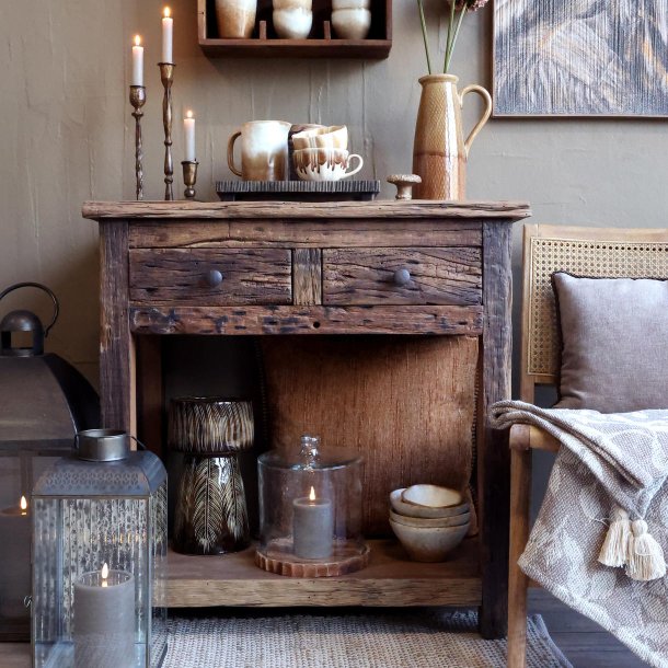 Konsolbord i naturligt genbrugstr�