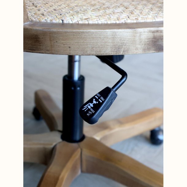 justeringsfunktion under s�de p� kontorstol