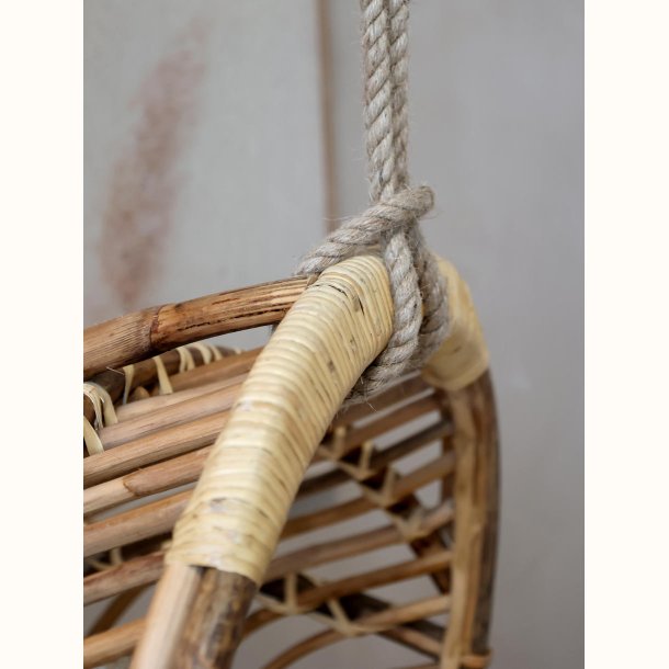 detalje af oph�ng p� h�ngestol i rattan