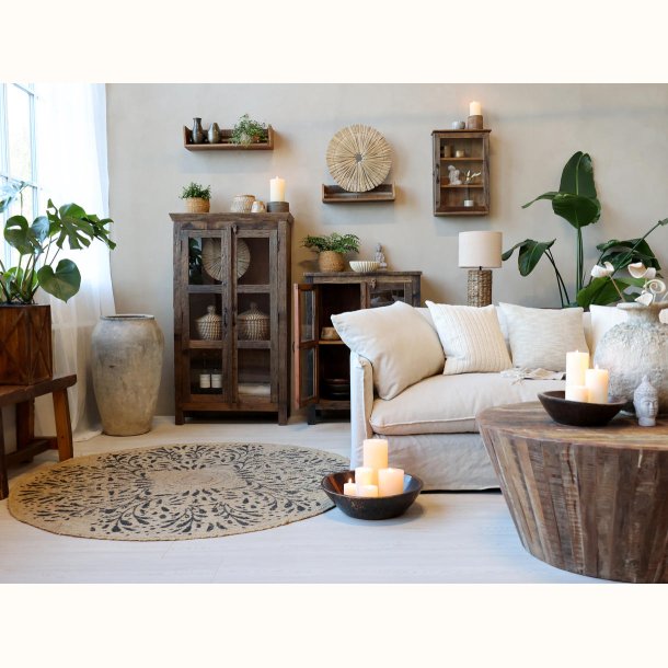 Rustik hylde i vintage stue med m�bler