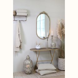 Konsolbord i nordisk indretning med antique messing finish