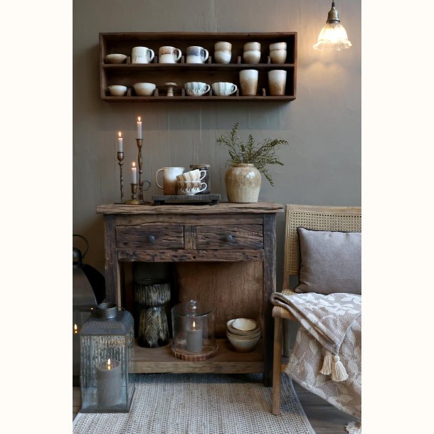 Grimaud hylde i naturligt genbrugstr�
