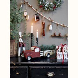 Vintage ski som julepynt p� hylde