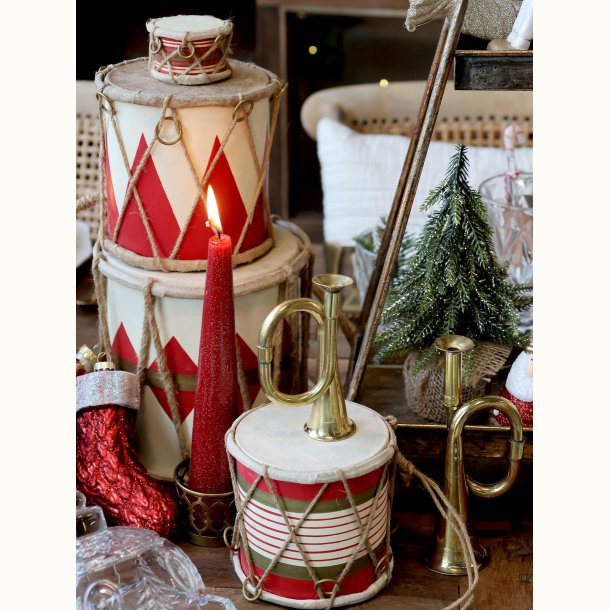 Stablede vintage trommer som julepynt