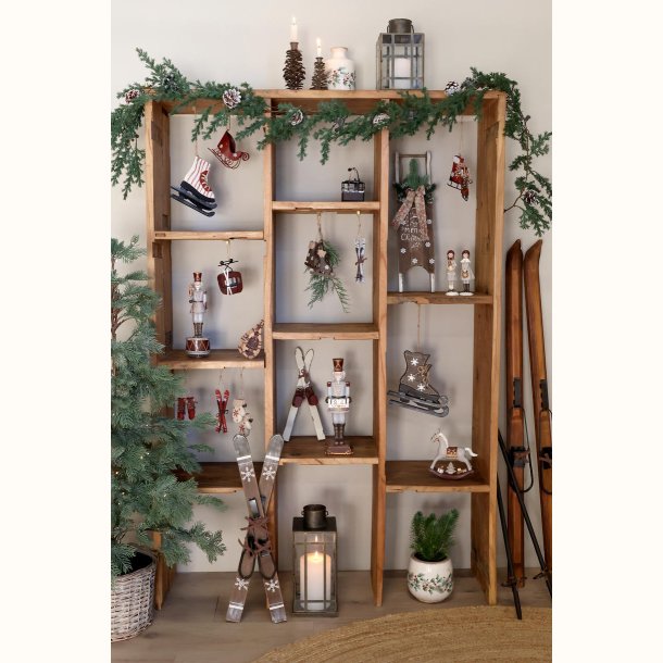 Spilled�se p� hylde med julepynt