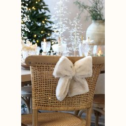 Sl�jfer som julepynt p� stole ved spisebord