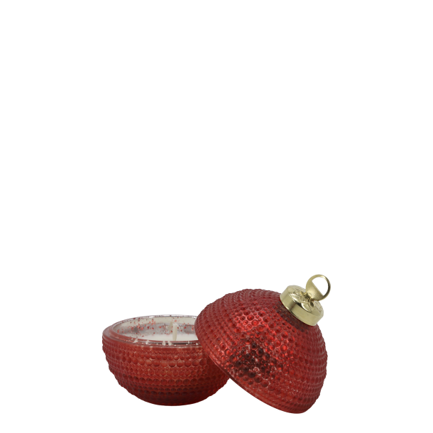 �ben julekugle med stearinlys i glas