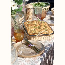 Opbevaringsglas med fletl�g brugt ved servering p� bord med mad