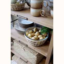 K�kkenhylde med sk�le og interi�r i rustik stil