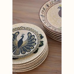 stabel af sm� tallerkener med p�fugl motiv i stent�j