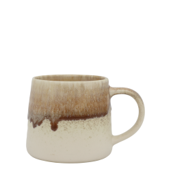 H�ndlavet krus med hank i coffee-glasur