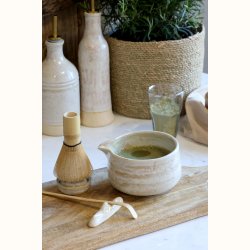 Matcha-s�t i creme p� tr�br�t