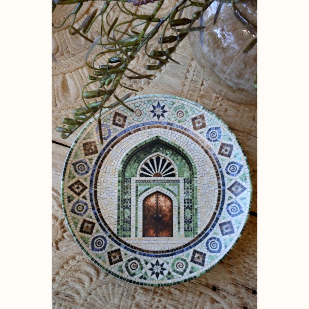 Detalje af mosaikfad med d�r