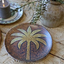 Chartres fad med palme p� bord