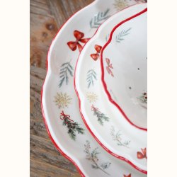 Detalje af cherry-kant p� tallerken