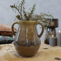 Olivengr�n vase med hanke og grene