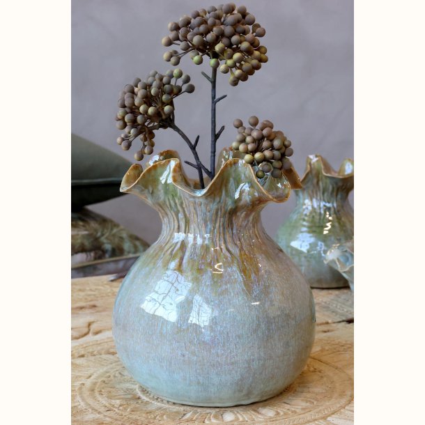 Vase m. kr�llet kant i bordd�kning