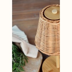 LED bordlampe i rattan med naturligt boliginteri�r