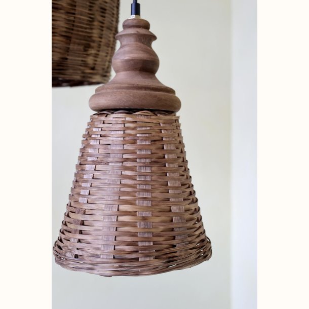 Lampe i rattanflet