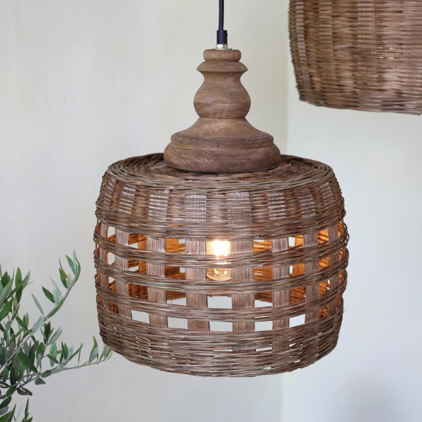 Lampe i rattanflet